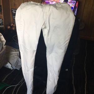 white levi pants